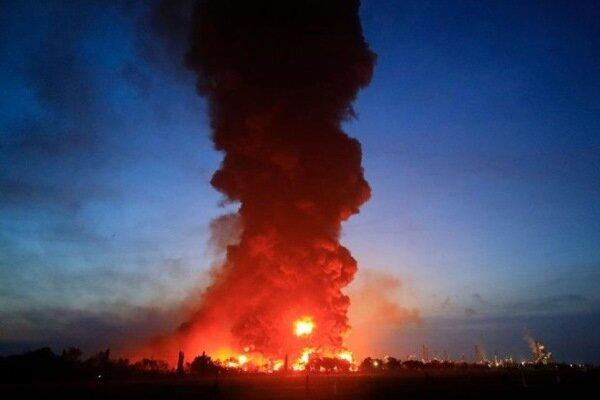 آتش سوزی گسترده در یکی از پالایشگاه های آمریکا