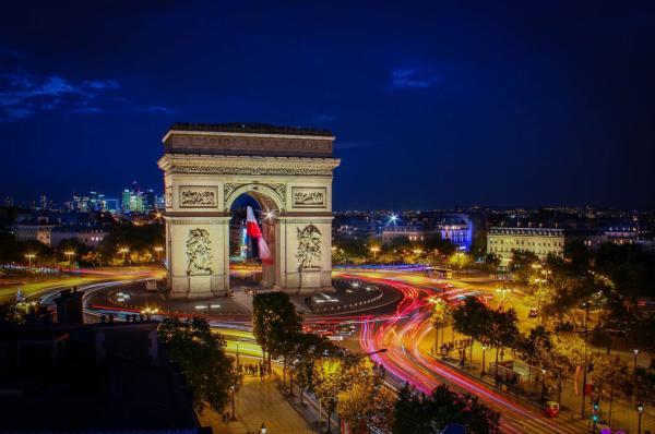 تور فرانسه ارزان: تجربه های فراموش نشدنی در شب های پاریس