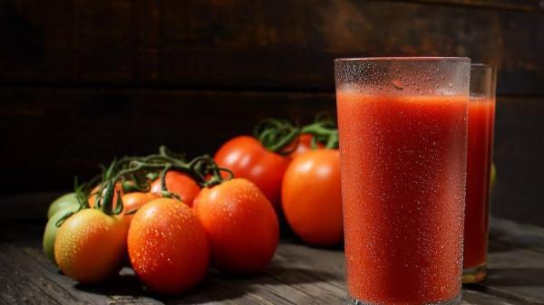 خواص آب گوجه فرنگی؛ از تقویت استخوان ها تا چربی سوزی